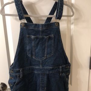 Old navy women’s overalls- like new!